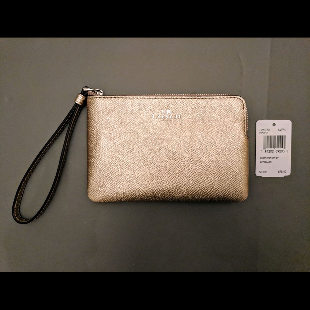 BRAND NEW-Coach wristlet